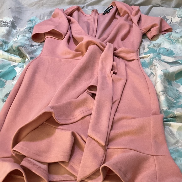 Fashion Nova dress 🌸 - Picture 3 of 7